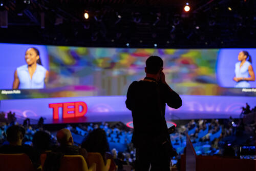 مسرح TED في TED2022، بالصور