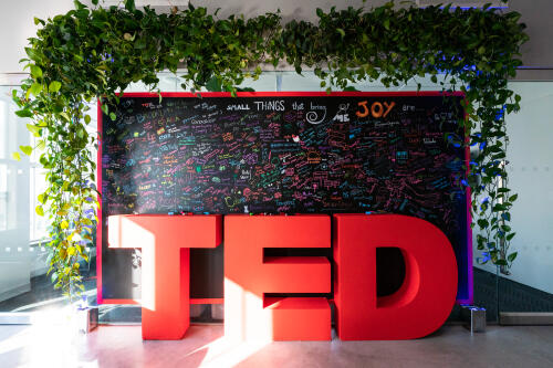 مبادرات جديدة من TED لمشاركة الأفكار وبناء المجتمع والبقاء متفائلاً