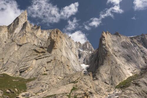 山地，两名意大利登山家在巴基斯坦5300米山峰开辟新路线