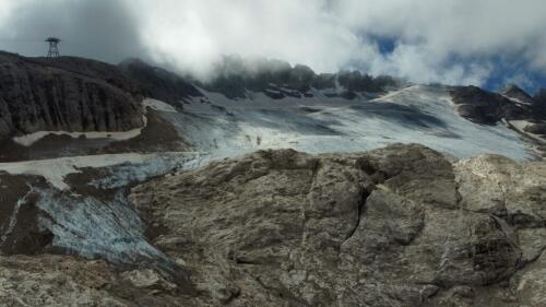 Der Marmolada-Gletscher liegt im irreversiblen Koma und wird im Jahr 2040 verschwinden