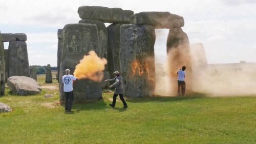 VIDEO | Ökoaktivisten „beschmieren“ die Stonehenge-Monolithen mit farbiger Farbe