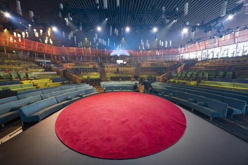 Das TED Theater bei TED2023, in Fotos