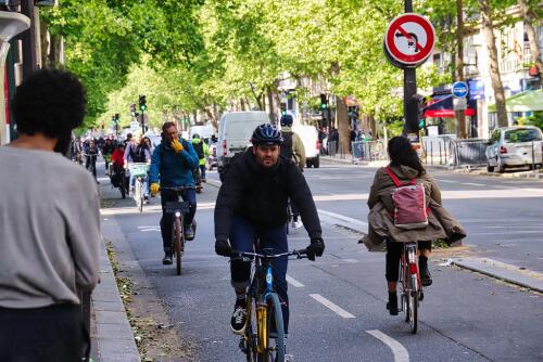 In Paris haben Radreisen die Autofahrten überholt