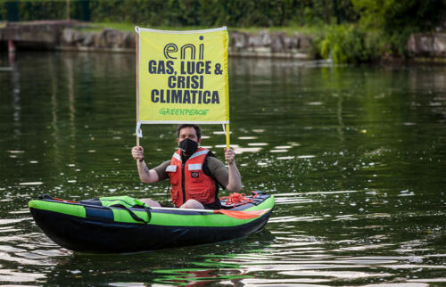 Greenpeace und ReCommon verklagen Eni wegen seiner Emissionen:Es ist der erste Fall eines Klimarechtsstreits in Italien