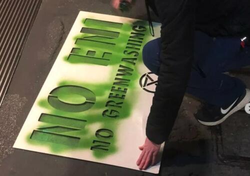 Mailand, Extinction Rebellion-Blitz im Rai-Hauptquartier:«Genug Greenwashing, holt das Fossil aus dem öffentlich-rechtlichen Fernsehen»