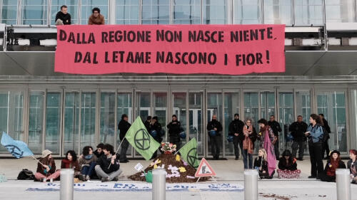 Turin, neuer Extinction Rebellion-Blitz:Mist vor der Region Piemont.„Die Institutionen werden sich der Wasserkrise bewusst“ – Die Fotos