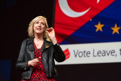 Soziale Medien sind eine Bedrohung für die Demokratie:Carole Cadwalladr spricht bei TED2019