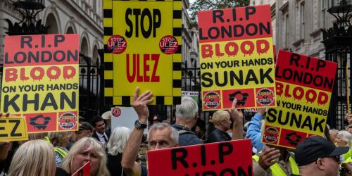 Ulez, die riesige neue verkehrsberuhigte Zone, tritt in London in Kraft.Und der Protest bricht aus