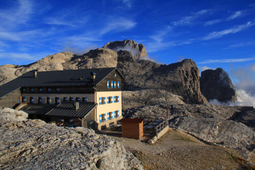 Teachers 'at school' in the Dolomites:50 from 15 regions on the trails and in the refuge