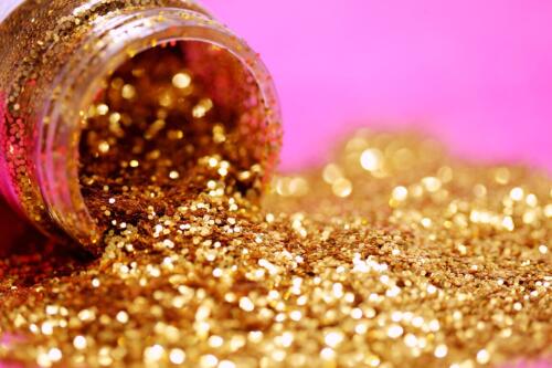 The EU crackdown on microplastics also affects glitter:Glitter on greeting cards and cosmetics is prohibited