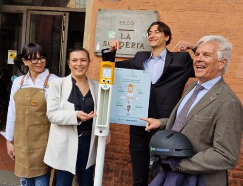 Spead or spritz?In Bologna, recycling cigarette butts is a game (invented) for kids