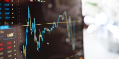 What is meant by decoupling between electricity and gas prices