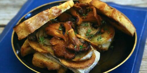 Mushroom crostoni, goat taleggio and thyme potatoes.The recipe