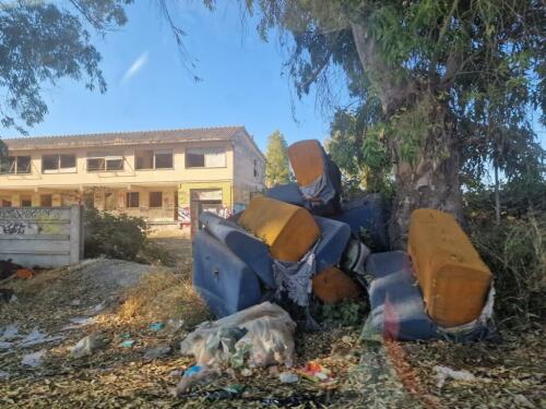 PHOTO| Pomezia, open-air landfill among sofas and dangerous waste