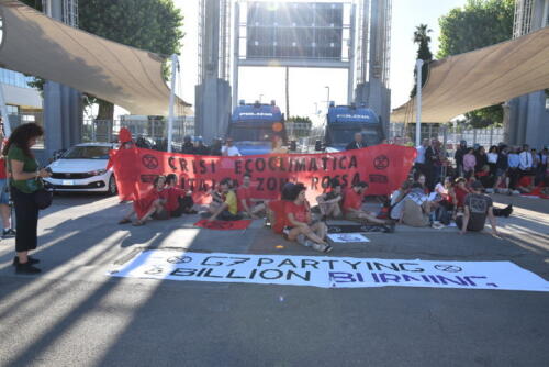 VÍDEO | El G7 y Extinction Rebellion protestan disfrazados por el clima