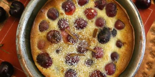 Clafoutis de canela y cereza, la receta