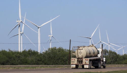 El informe de la AIE sobre el mercado energético en 2030:«El 50% de la electricidad procedente de fuentes renovables y los coches eléctricos se multiplicaron por diez»