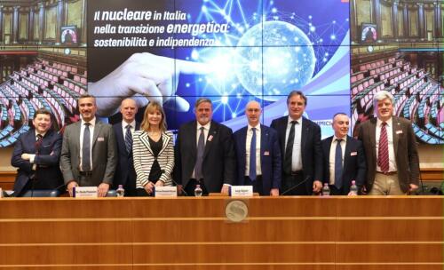 “Sostenibilidad e independencia” gracias a la energía nuclear:El gobierno se enfrenta a la química Ugl.