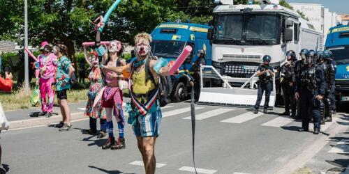 Porque en Francia hay protestas contra las mega reservas de agua