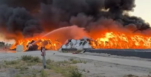 Video | Los desechos ilegales enviados de regreso a Campania por Túnez en llamas.Miedo a una nube tóxica