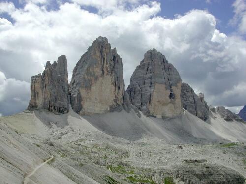 Demasiado tráfico, llega online la petición para 'salvar' las tres cimas de Lavaredo