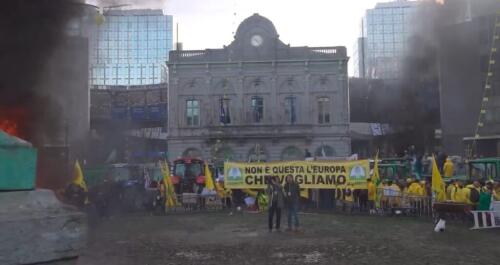 VÍDEO | Agricultores y tractores, la protesta asedia el Parlamento Europeo