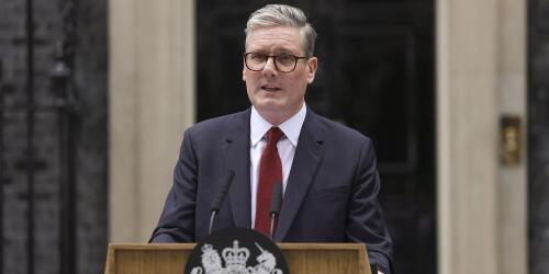 En su primer día como primer ministro británico, Keir Starmer rechaza el plan de deportar a solicitantes de asilo a Ruanda