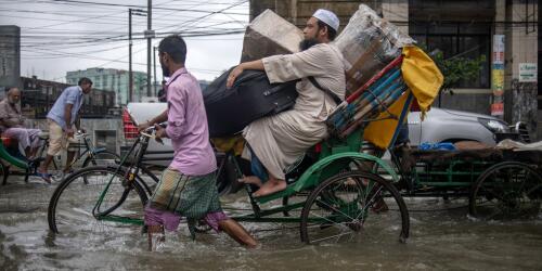 Las inundaciones en India y Bangladesh han sumergido más de un millón de viviendas