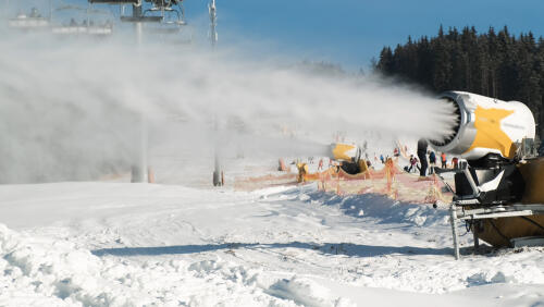 Robar agua del río Sesia para hacer nieve en una pista de esquí:el loco proyecto de Piamonte