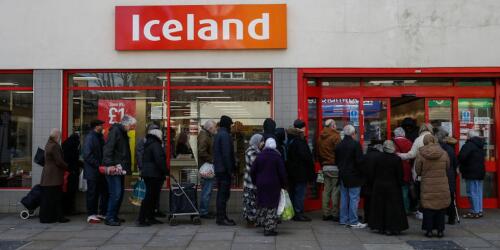 Precios más bajos en lugar de publicidad navideña:la elección económica de una cadena de supermercados británica