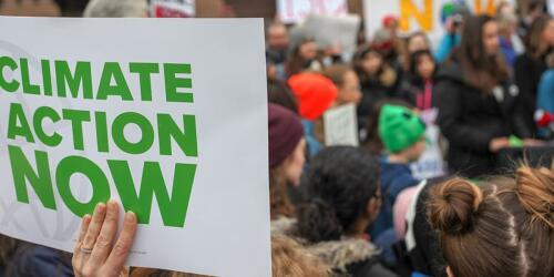 Lucha contra la crisis climática entre el activismo juvenil, el negacionismo político-mediático y los indiferentes - Conversación con Antonio Scalari [podcast]