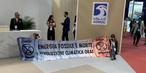 Gastech, la feria del gas natural, arranca en medio de protestas no violentas de ambientalistas