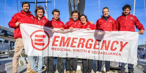 En Barcolana 56, una tripulación de grandes de la vela compitió por Emergency