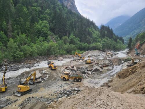 La carretera de Cogne se reabre "con ventanas", el domingo 21 de julio bajarán 500 coches de turistas varados