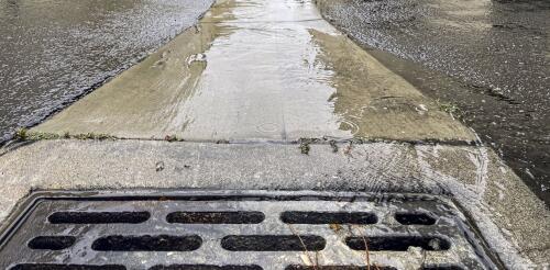 A medida que el cambio climático amplifica las inundaciones urbanas, así es como las comunidades pueden convertirse en "ciudades esponja"