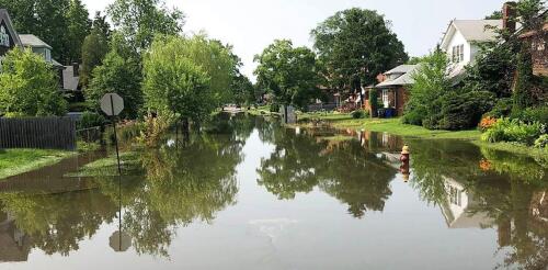 Comment les ruisseaux fantômes et l'héritage de la ligne rouge conduisent à une injustice en matière de risque d'inondation, à Détroit et ailleurs