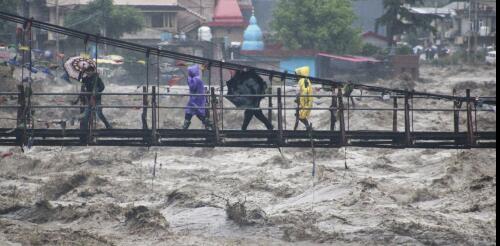 Alors que des averses extrêmes provoquent des inondations dans le monde entier, les scientifiques examinent de plus près le rôle du réchauffement climatique