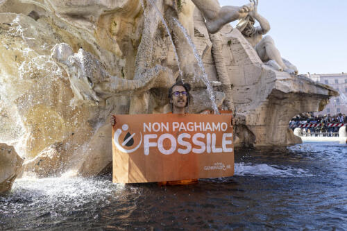 Blitz sur la Piazza Navona, la colère des institutions contre Ultima Generazione.Gualtieri :"Ce n'est pas ainsi qu'on sauve l'environnement."Sangiuliano :«Ils paient les dommages»