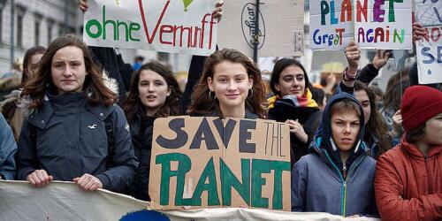 En Italie, les publicités des entreprises polluantes doublent tandis que les médias parlent peu, mal et sans en indiquer les causes.