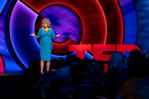 Une femme dangereuse :Pat Mitchell prend la parole à TEDWomen 2019