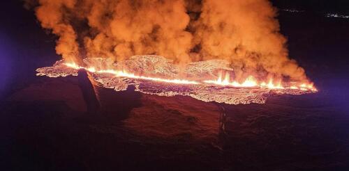 L'Islanda combatte contro una colata di lava:In passato i paesi hanno costruito barriere e provato gli esplosivi, ma è difficile fermare la roccia fusa