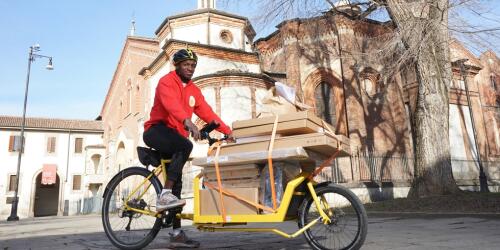 C’è un delivery che rispetta l’ambiente, tutela i rider e supporta la comunità: l’esempio di So.De