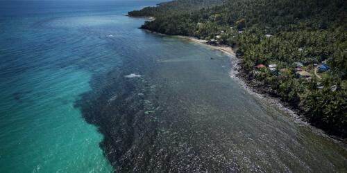 Disastro ambientale nelle Filippine per il naufragio di una petroliera