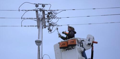 Agli elettori del Maine non piacciono i loro servizi elettrici, ma sono restii a pagare miliardi per rilevarli