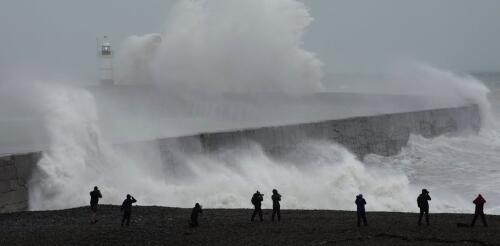 Come il riscaldamento globale scuote la Terra:I dati sismici mostrano che le onde oceaniche guadagnano forza man mano che il pianeta si riscalda