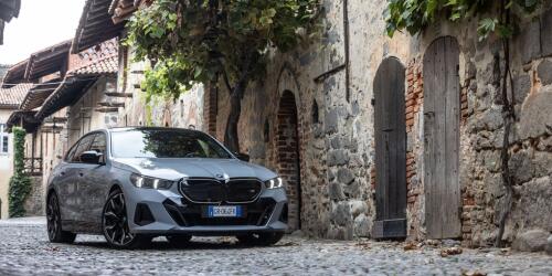 La Bmw Serie 5 rinasce elettrica. Ecco com’era, nel 1972, la sua antenata