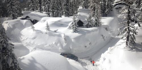 Perché la pioggia sulla neve sulle montagne della California preoccupa gli scienziati