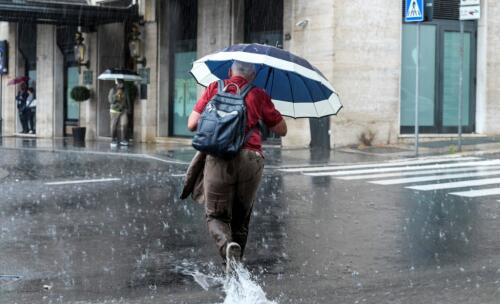 Temporali e crollo delle temperature: è allerta meteo in Liguria ed Emilia-Romagna