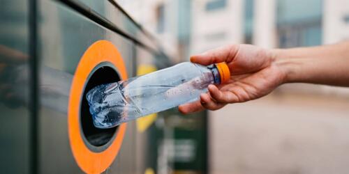 Come l’Irlanda ha imparato a riciclare la plastica, nel giro di soli otto mesi