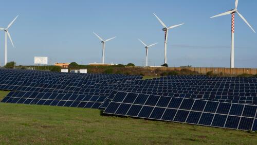 サルデーニャはエネルギー投機に反発している。新しい太陽光発電パークにはノー